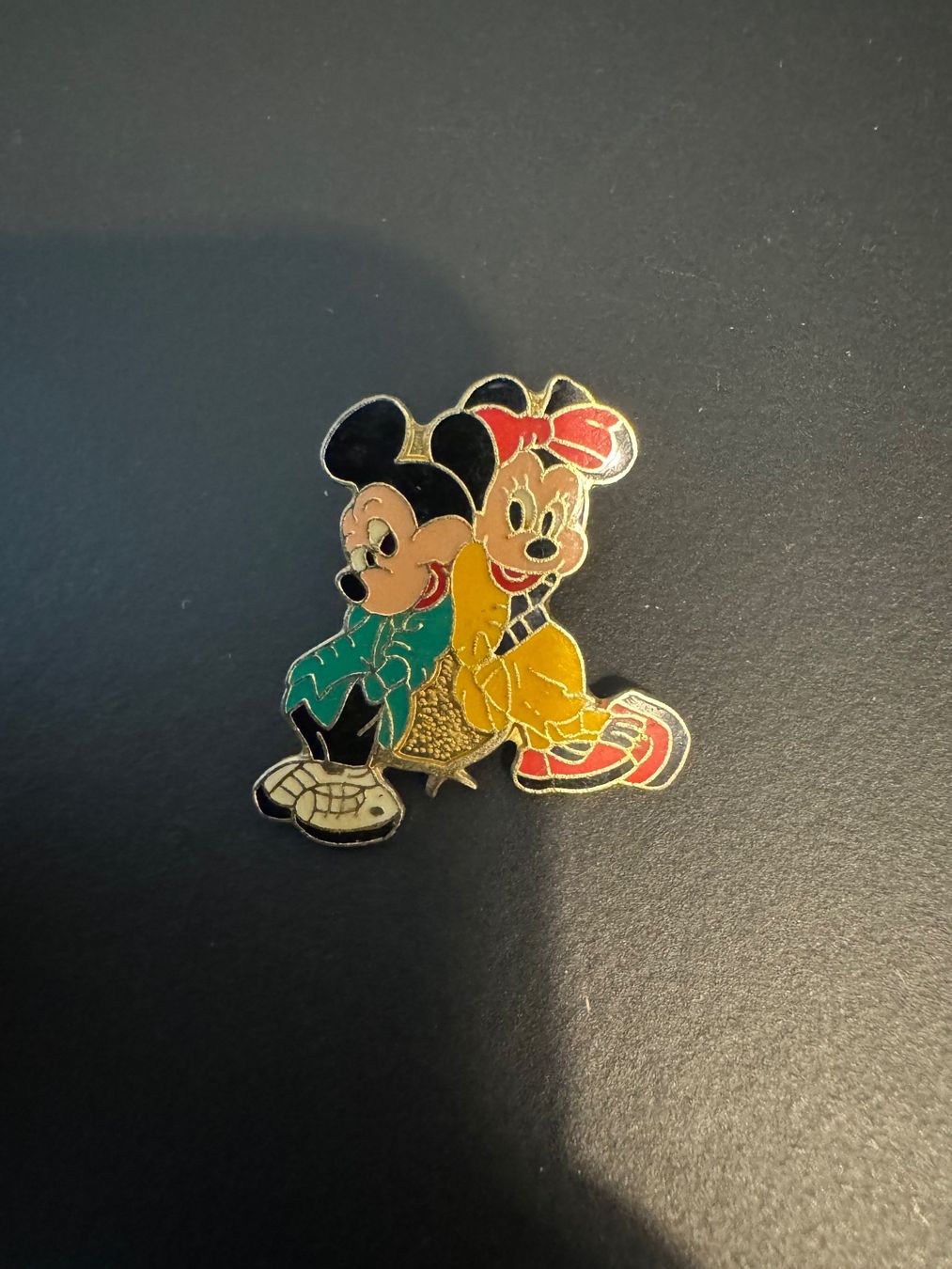 Placchette & Badge: Pin Mickey & Minnie Disney – Usato da Galgenen venduto da rub_f6kh