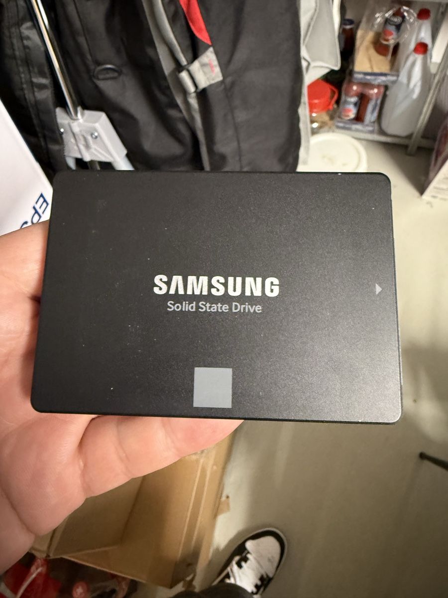 Samsung Dischi rigidi: Samsung 870 EVO 250GB SSD – Usato da Oensingen venduto da aziri123 1