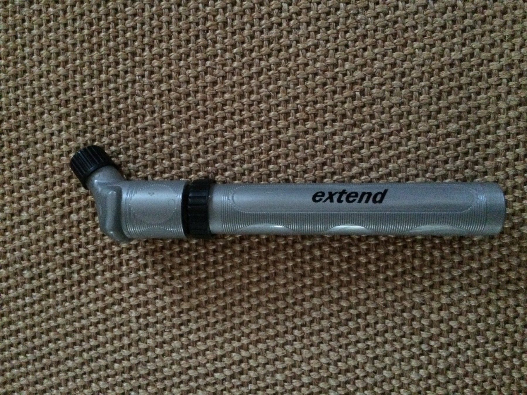 Pompe: extend Mini-Velopumpe, DM ca. 2.5 cm, Länge ca. 22 cm – Nuovo (secondo la descrizione) da Buchs AG venduto da ReaNaTsch