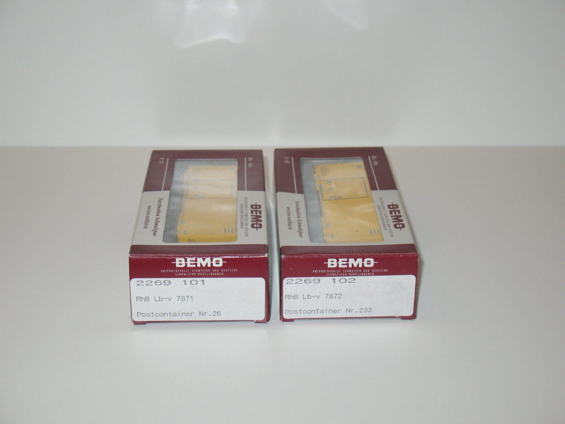 Bemo Modellini di ferrovie: 2 RhB Post-Containerwagen in H0m von BEMO 2269 101 / 102 – Nuovo (secondo la descrizione) da Ettiswil venduto da Caapraibex
