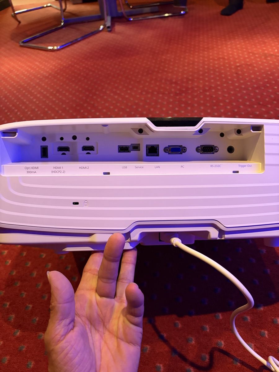 Epson Videoprojektoren: Beamer Epson EH-TW7300 – Gebraucht aus Hellbühl von Jouseli 1