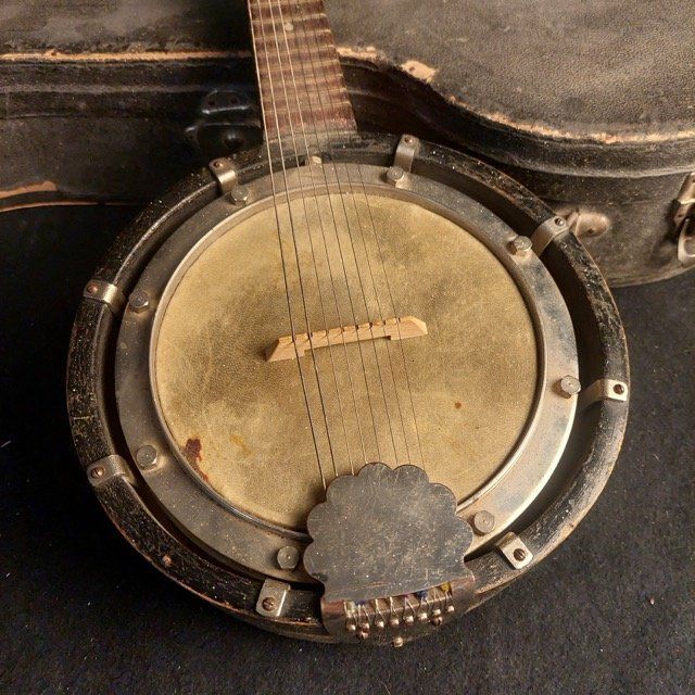 Strumenti musicali: Antike Banjo-Mandoline mit Originalkoffer - Ticino – Difettoso da Zürich venduto da Ricardo_Noname