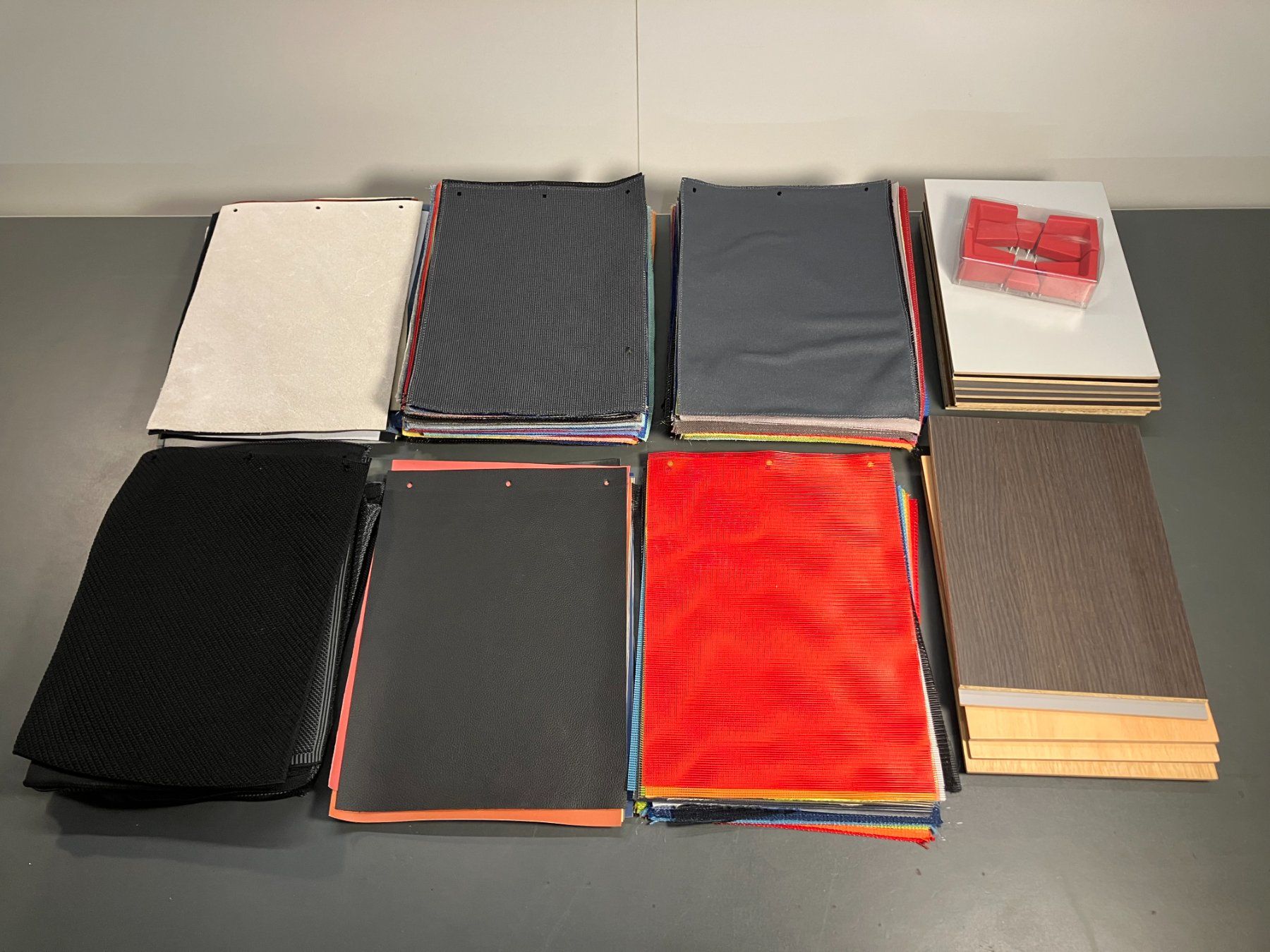 Bastelsets: gr. Posten div. Leder, Textil, Netz u. Oberfl. Muster ab 1.- – Gebraucht aus Lichtensteig von Buy24International