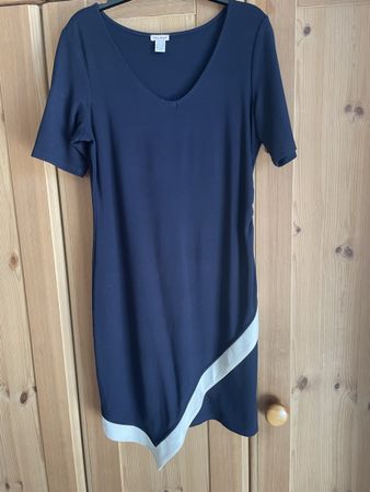 Figurfreundliches Damenkleid Gr 42