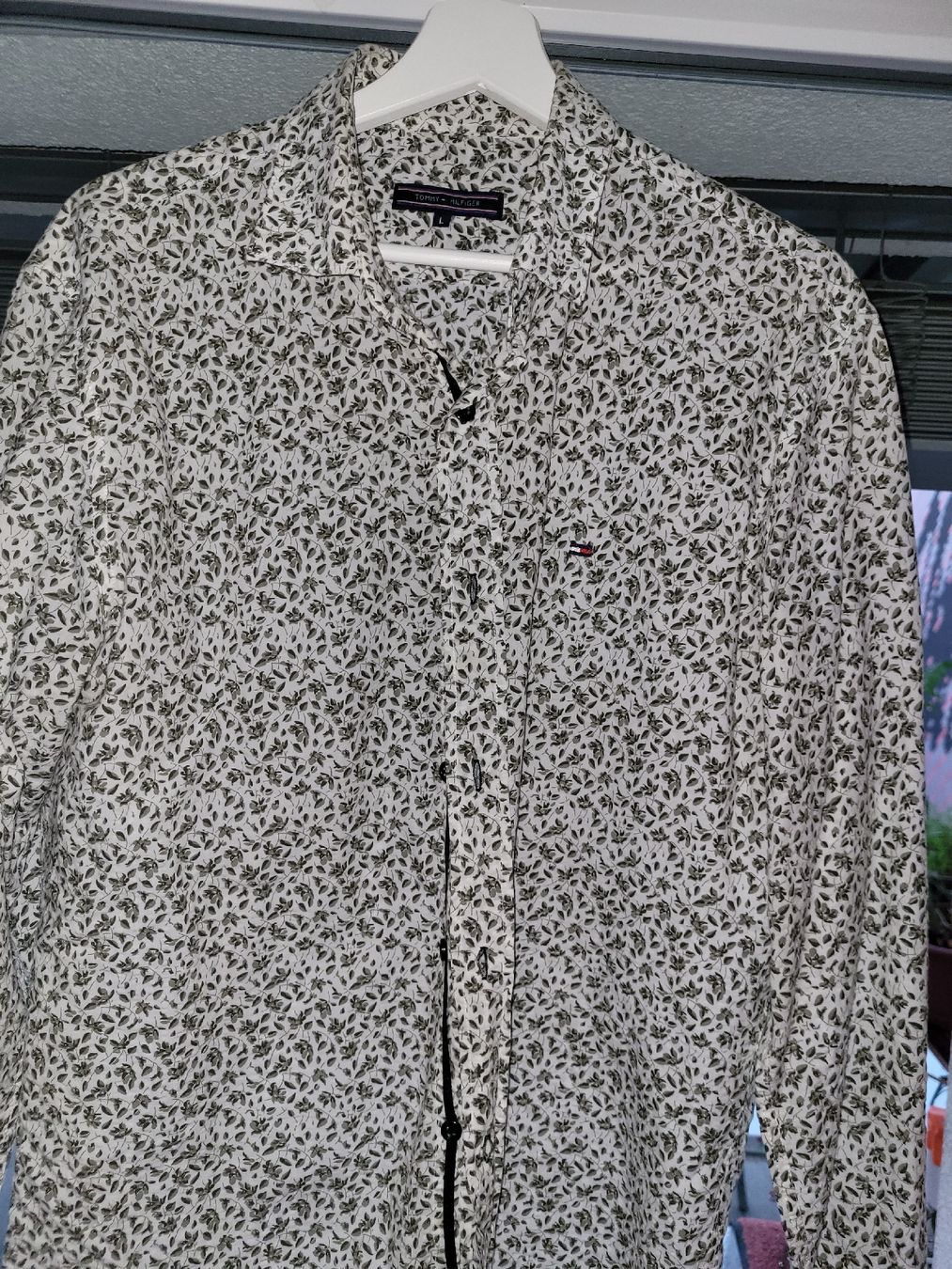 Tommy Hilfiger Camicie: Tommy Hilfiger Hemd Grösse L Blumenmuster weiss – Nuovo e nell'imballaggio originale da Bassersdorf venduto da kid_fm98