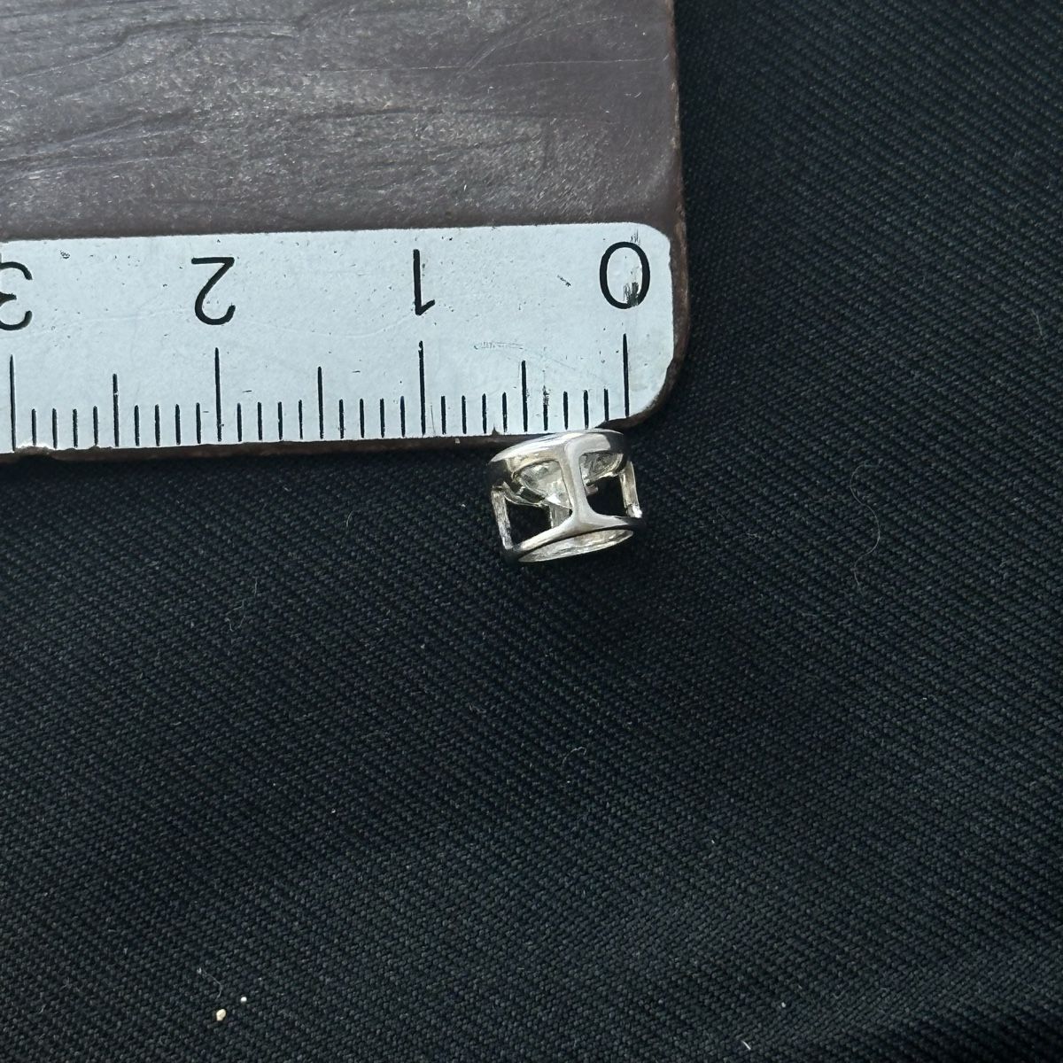 Pendentifs: Kleiner silberner Solitär Anhänger – D'occasion à Givisiez par dor_xb9k 2