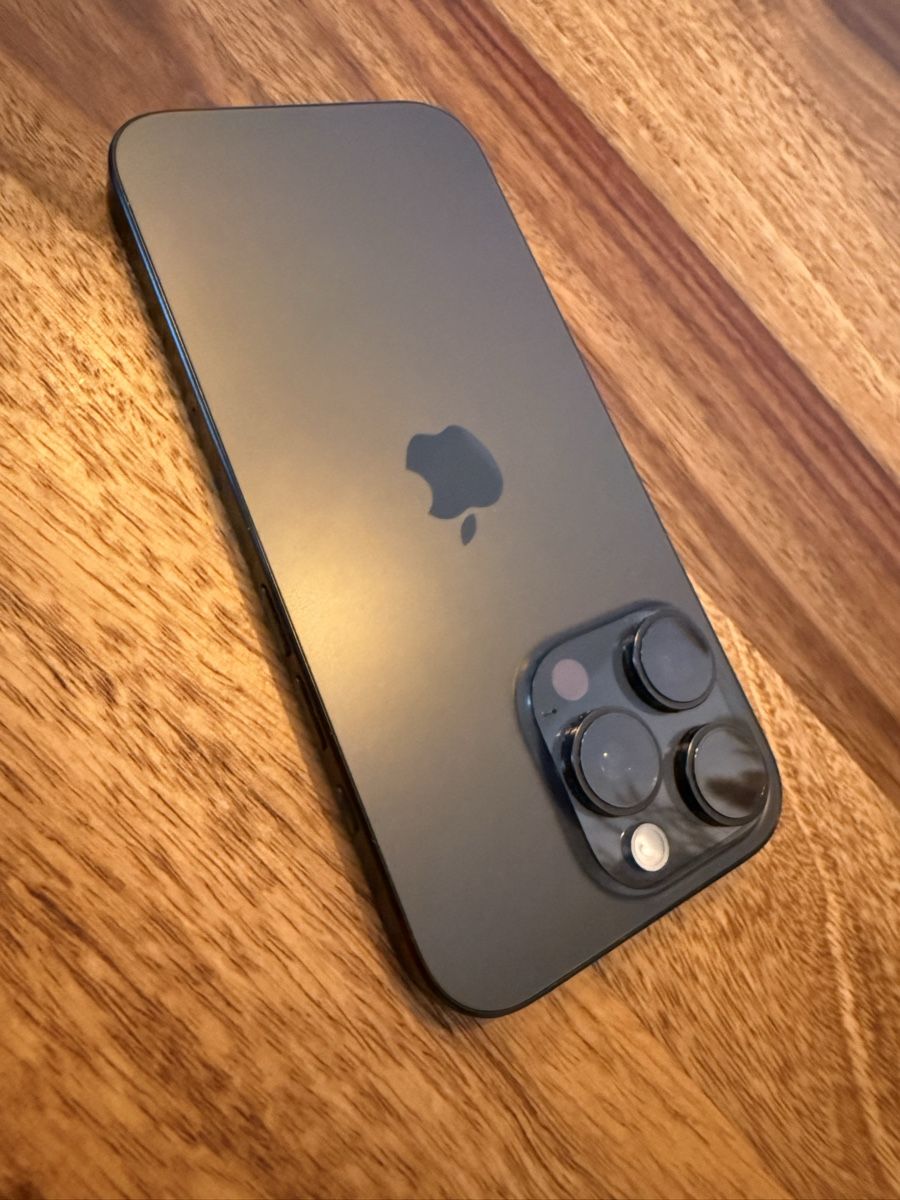 Apple Telefoni cellulari / Smartphones: Iphone 16 Pro 128GB (TOP Zustand) – Usato da Zürich venduto da Sburki 2