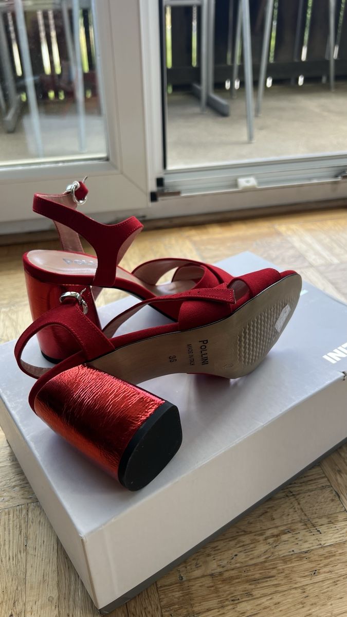 Scarpe da donna: Red Suede Block Heel Sandals von Pollini  – Nuovo e nell'imballaggio originale da Rüschlikon venduto da ane_z8yf 2