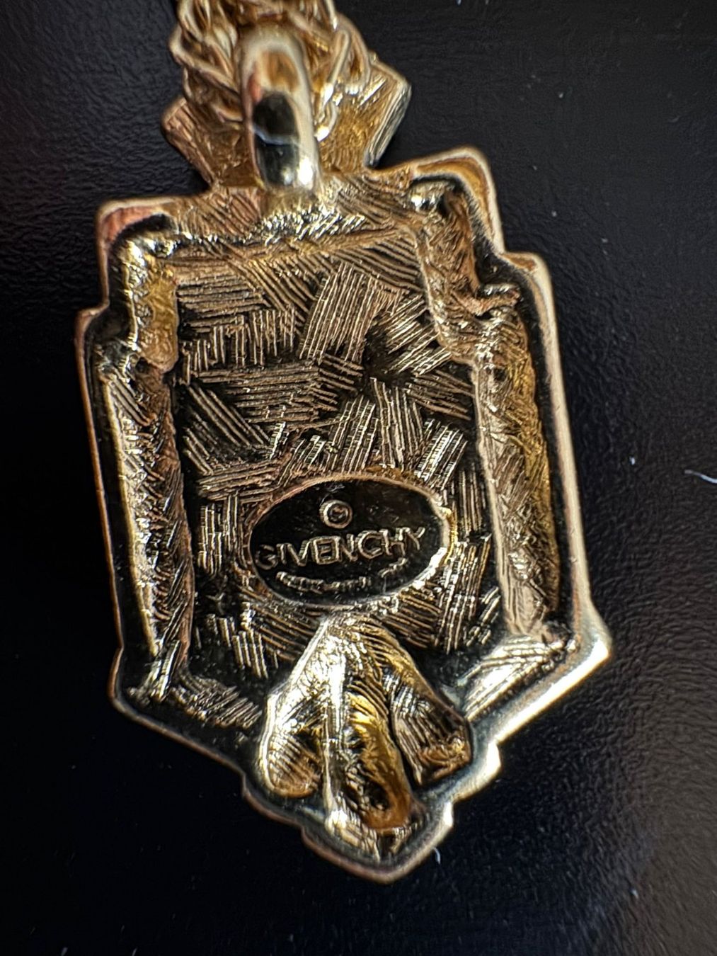 Givenchy Ketten: Givenchy Vintage Halskette goldfarben 40 cm – Gebraucht aus Winterthur von Dejv 1