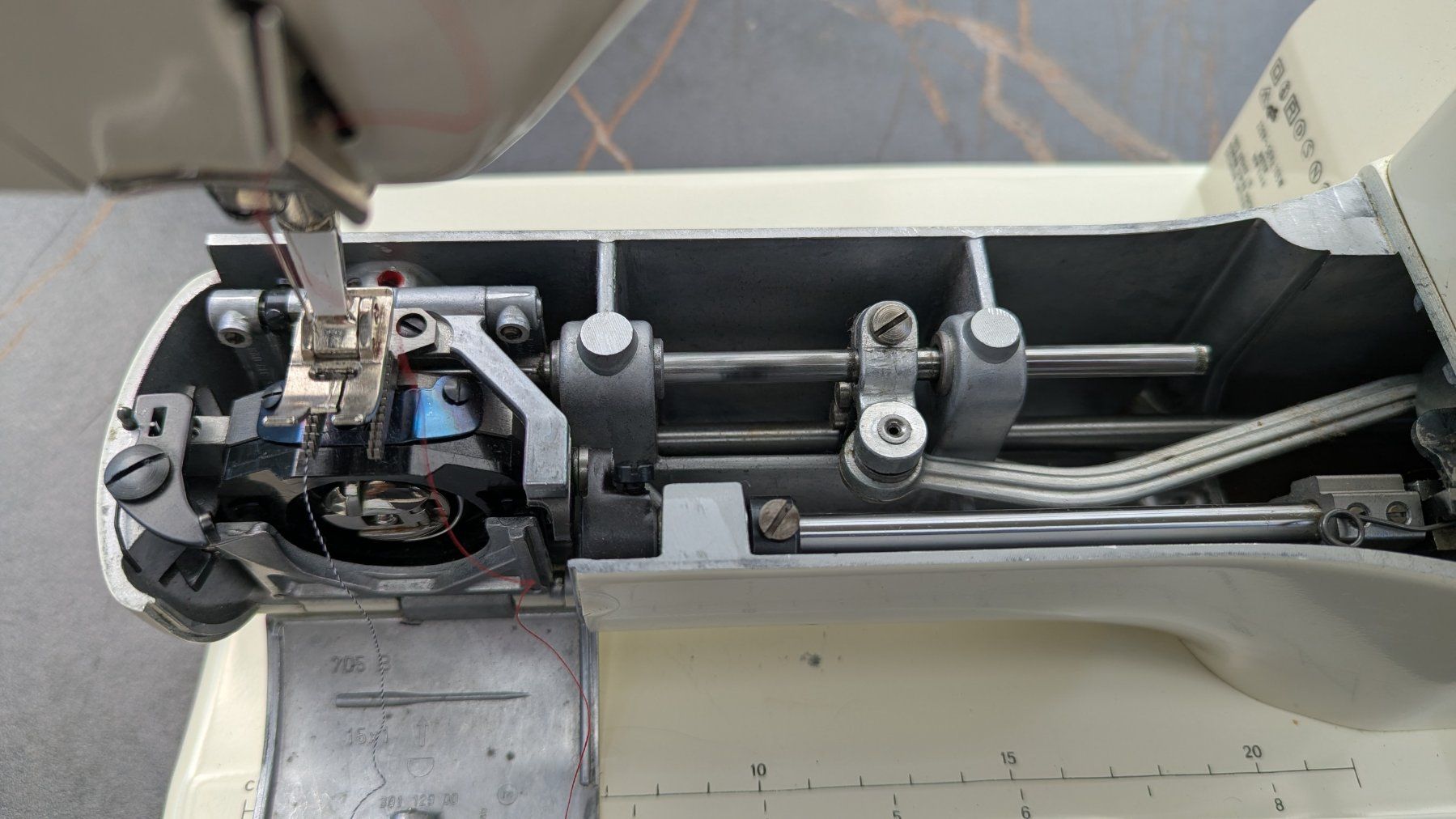 Bernina Machines à coudre: Bernina record 830 – D'occasion à Döttingen par Nik365 6