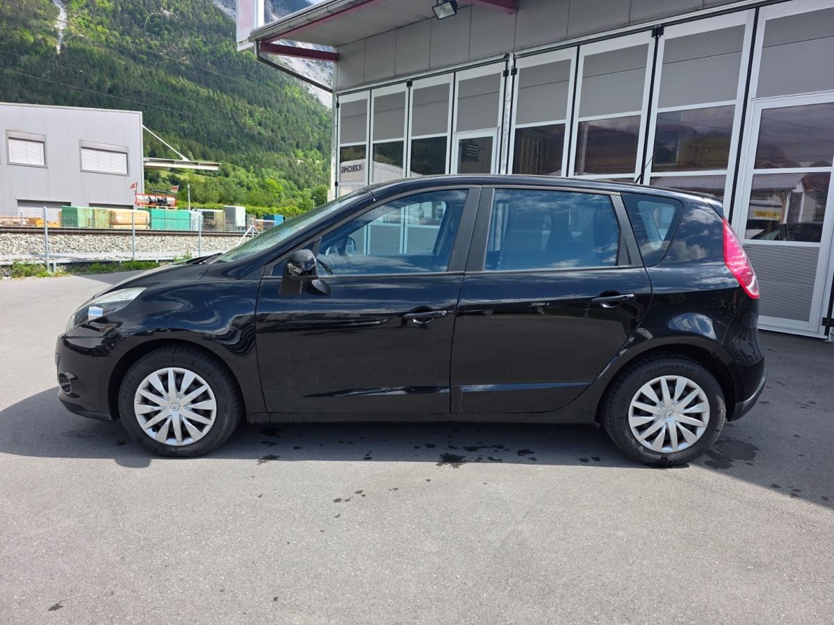 Renault Automobili: Ranault Senic 1.5 Dci – Usato da Domat Ems venduto da qen_7mfm 1