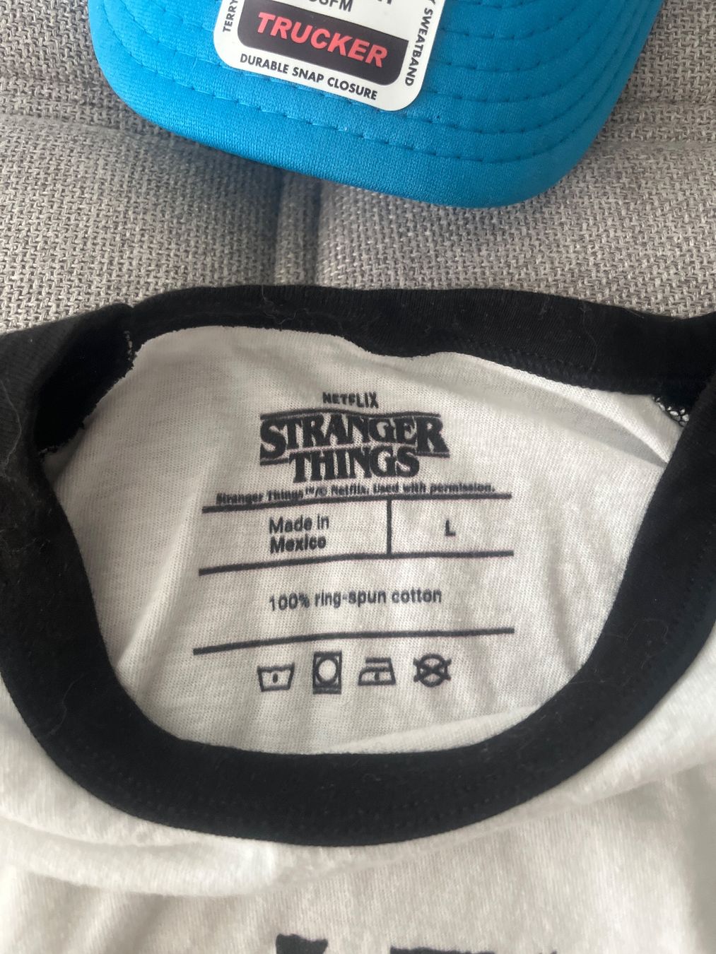T-shirt: Stranger Things Fanartikel Kleider – Nuovo (secondo la descrizione) da Kappel SO venduto da Julianjupe 1