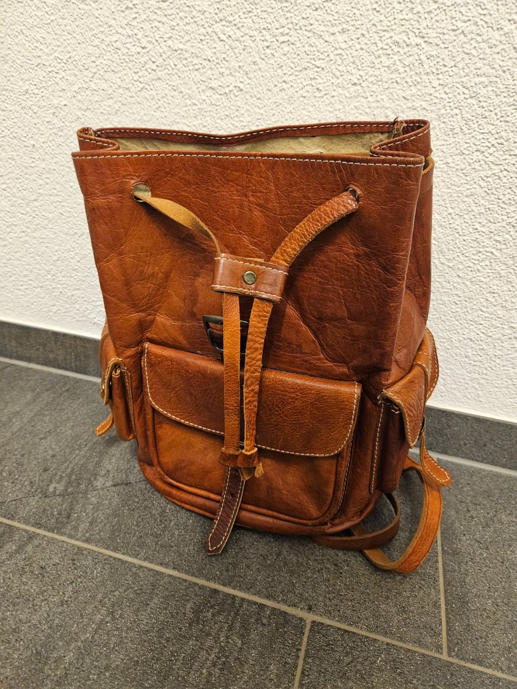 Zaini: Wunderschöner Vintage Lederrucksack aus Marokko – Usato da Zürich venduto da Rivkah 2