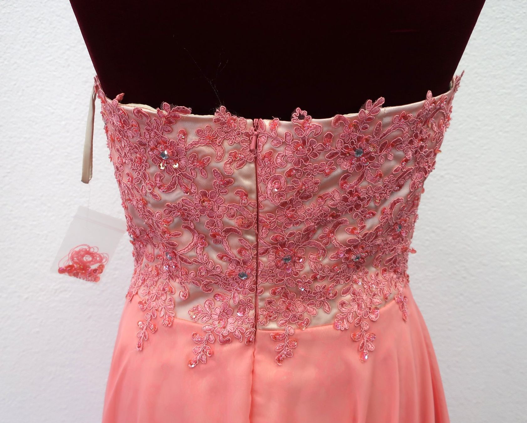 Kleider: Elegantes Sommer-Abendkleid Korallrosa – Gebraucht aus Volketswil von brockipfannenstil 5
