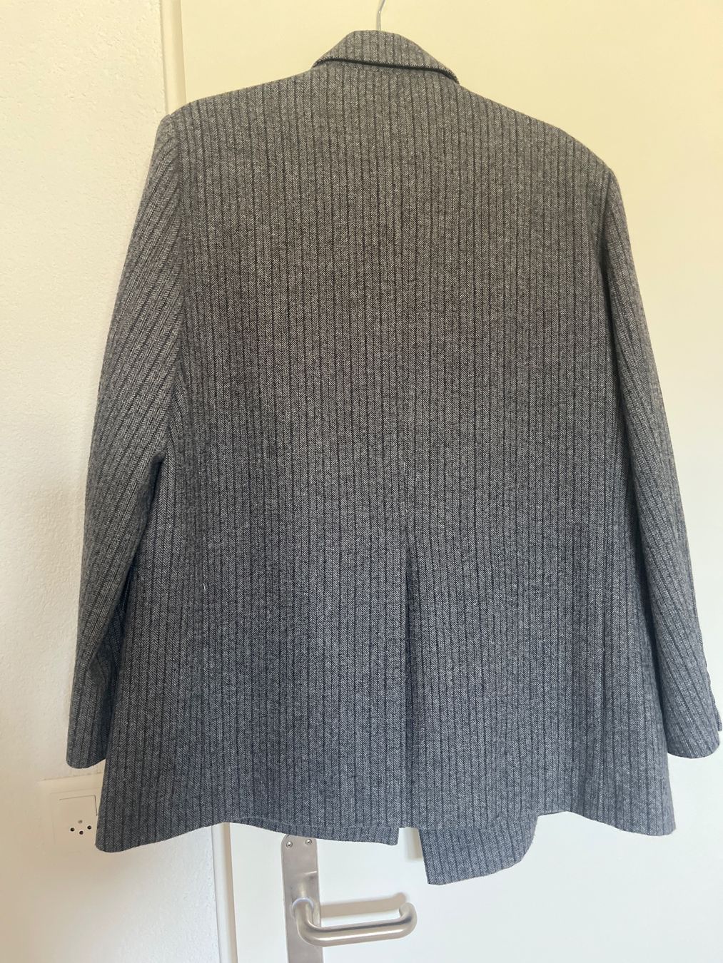 Mango Giacche: Mango Grey Pinstripe Oversized Blazer Gr M – Usato da Esslingen venduto da Yanafuchs 2