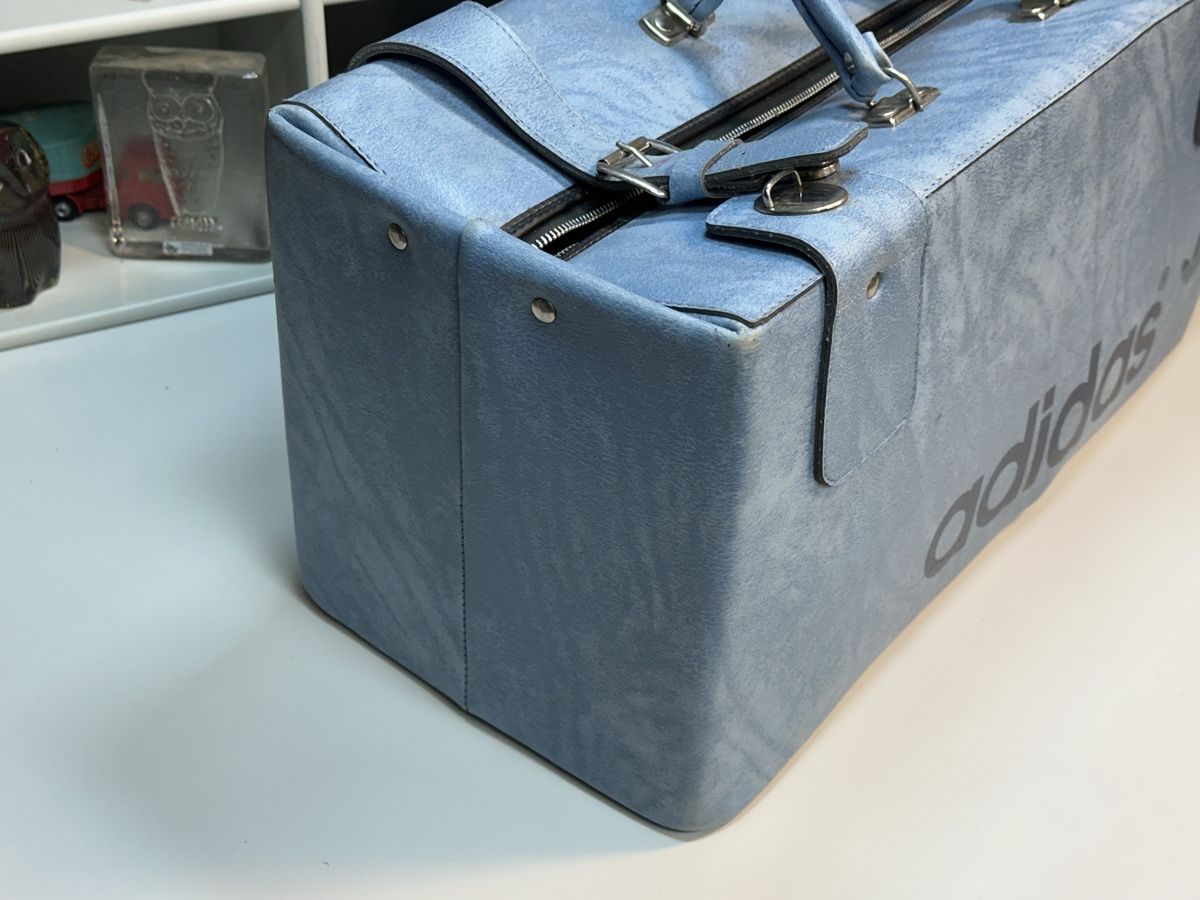 Adidas Taschen: Adidas Tasche hellblau Vintage – Gebraucht aus Wädenswil von HobbyZimmer 8