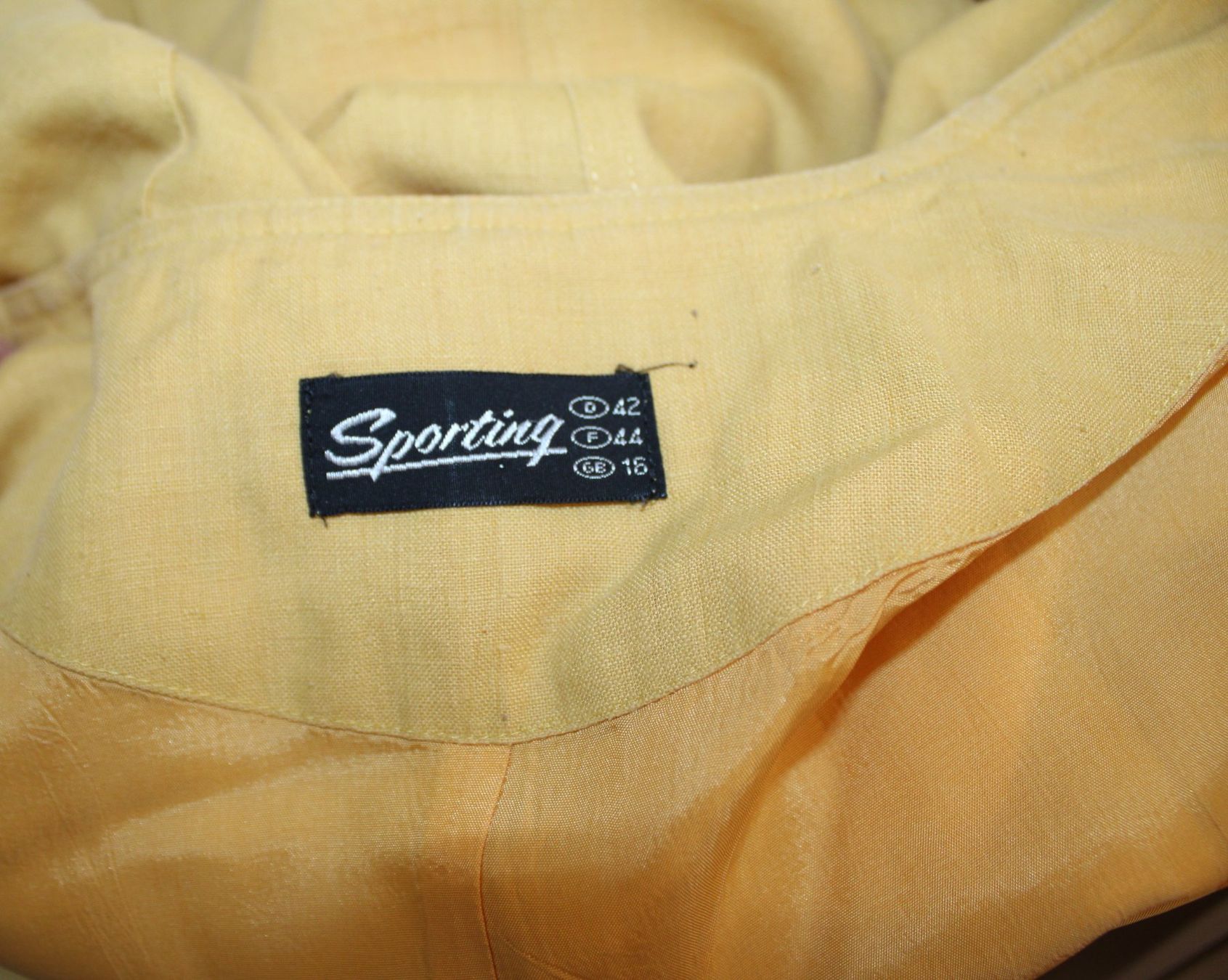 Vestiti: Kleid von *SPORTING* – Usato da Schaan venduto da antikes_und_kurioses 4