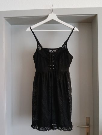 Kurzes, schwarzes Babydoll-Kleid der Marke Killstar Gr. S