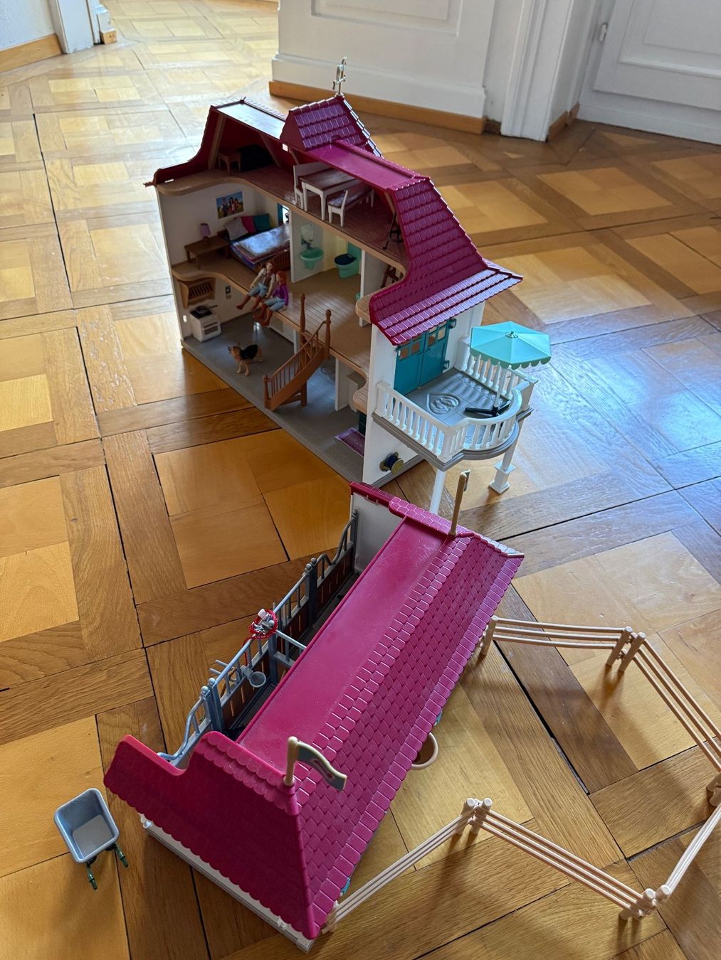 Schleich Spielzeuge: Schleich Haus mit Stall – Gebraucht aus ZÜRICH von Soraone1 2