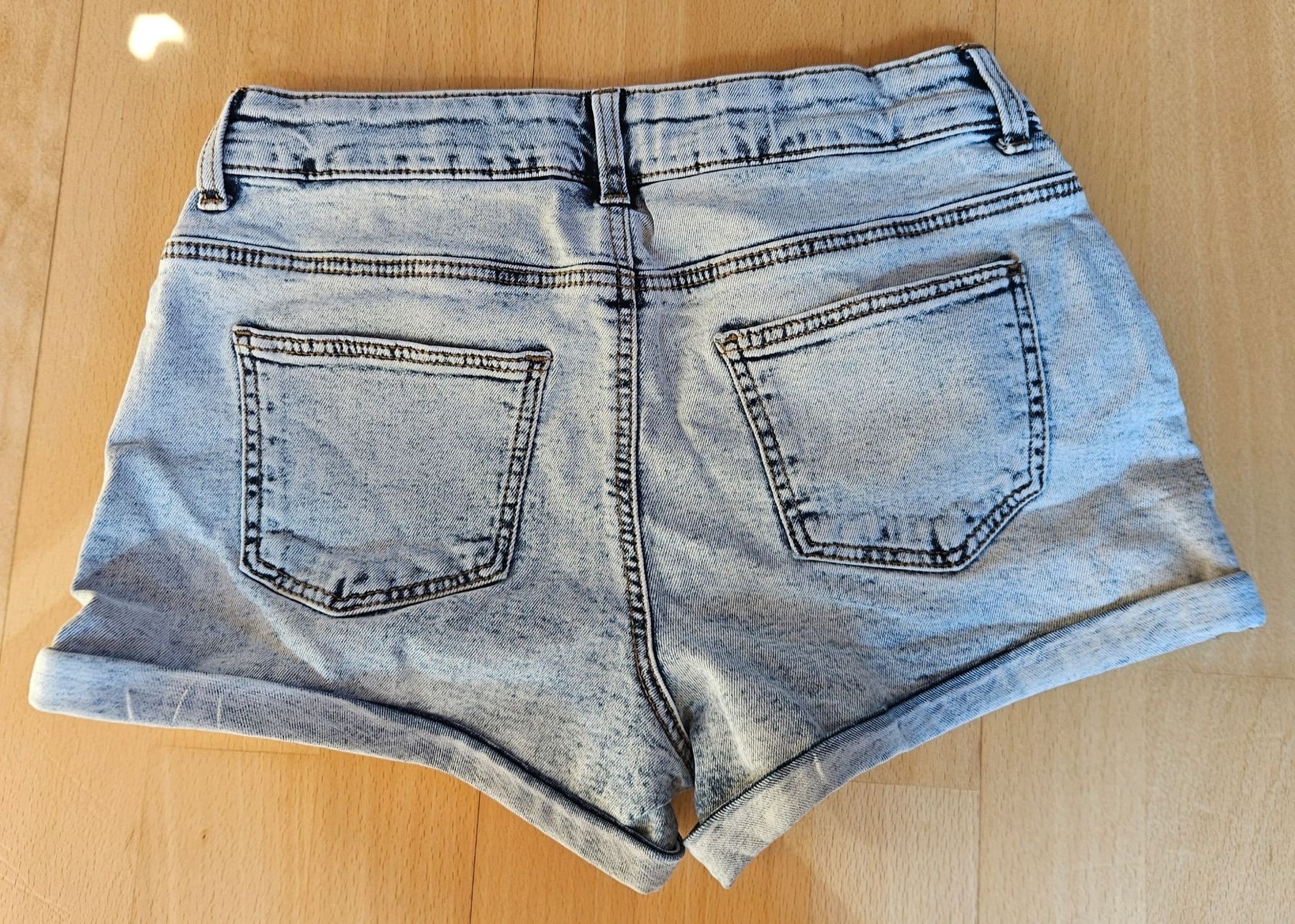C&A Pantaloni: Kurze Hose Damen – Usato da Widnau venduto da tim_y9wz 1