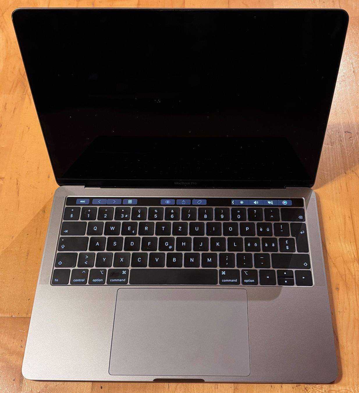Apple Notebook: MacBook Pro 2018 A1989 Display Defekt – Difettoso da Unterengstringen venduto da NOISE