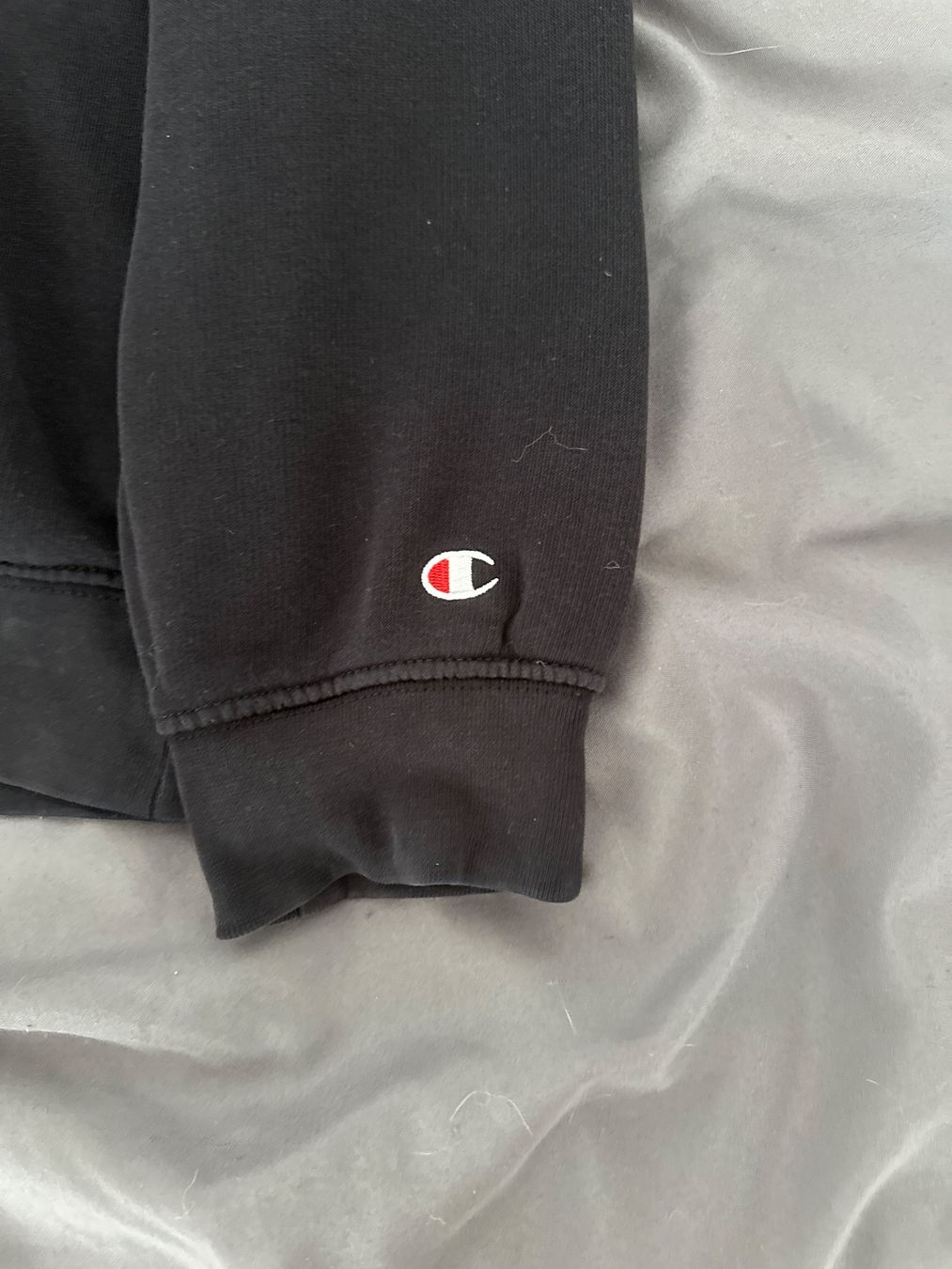 Champion Maglioni & Felpe: Champion Kapuzenpullover schwarz Grösse M – Usato da Ostermundigen venduto da POKESTOPCH 2