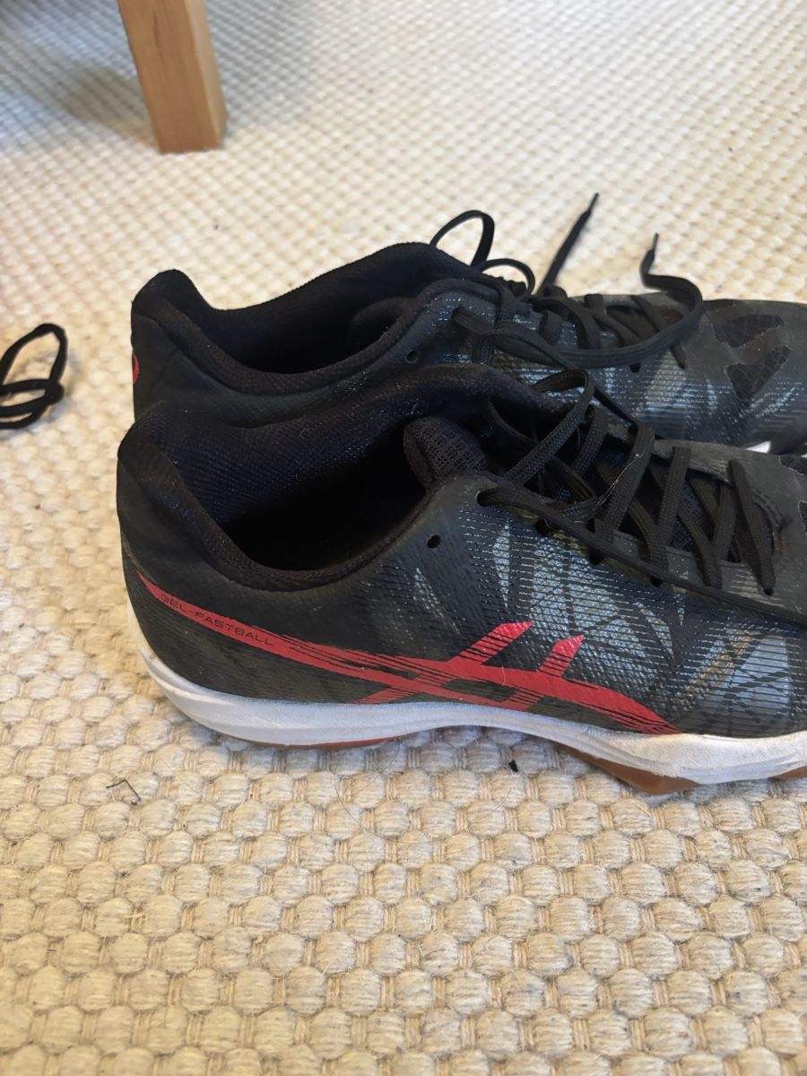 Asics Chaussures garçon: Hallenschuh Asics – D'occasion à Winterthur par nicolaparpan