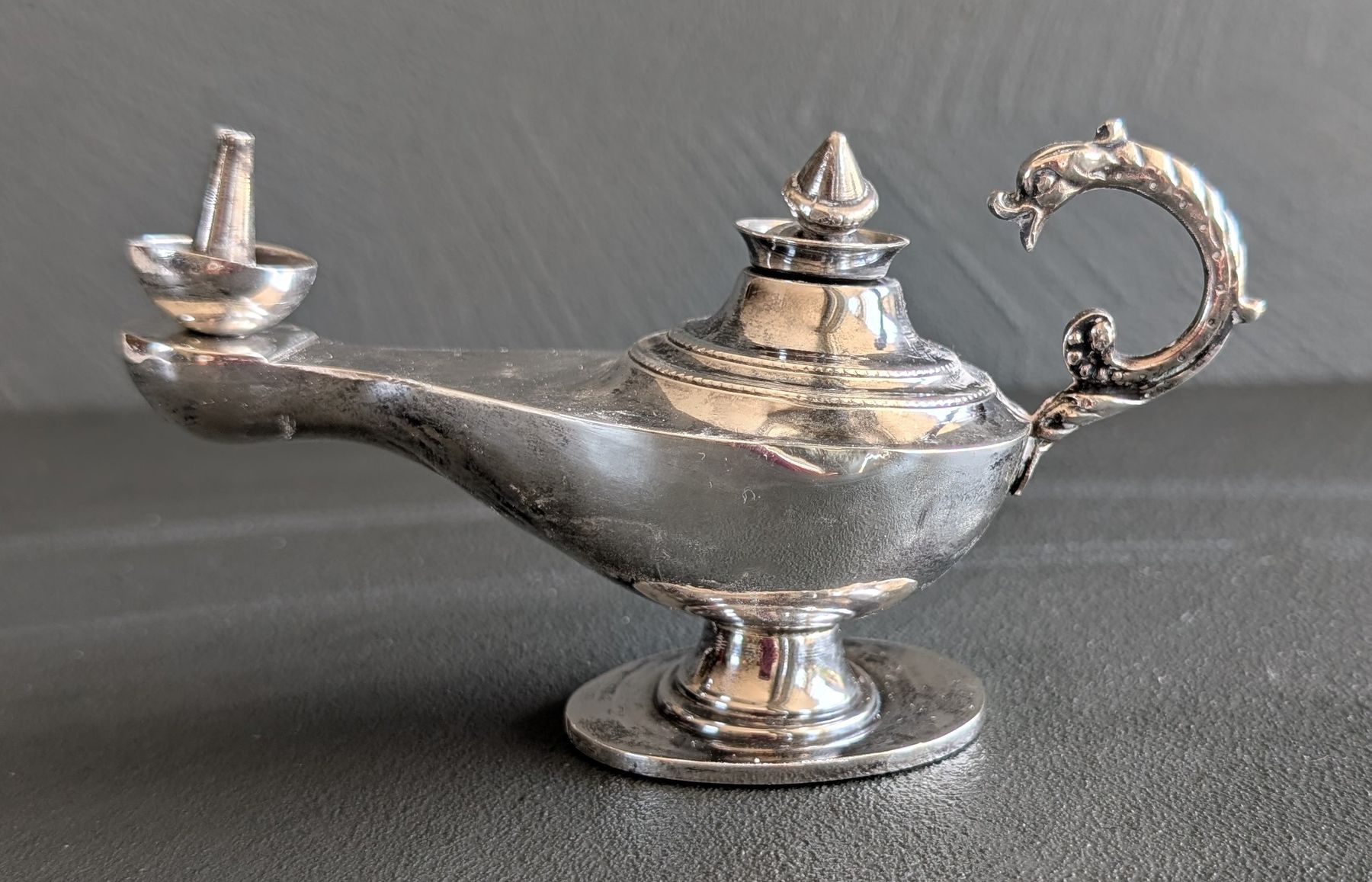 Tutte le decorazioni: Antike Silber Ölwunderlampe mit Drachengriff – Usato da Münsingen venduto da Rehtre 1