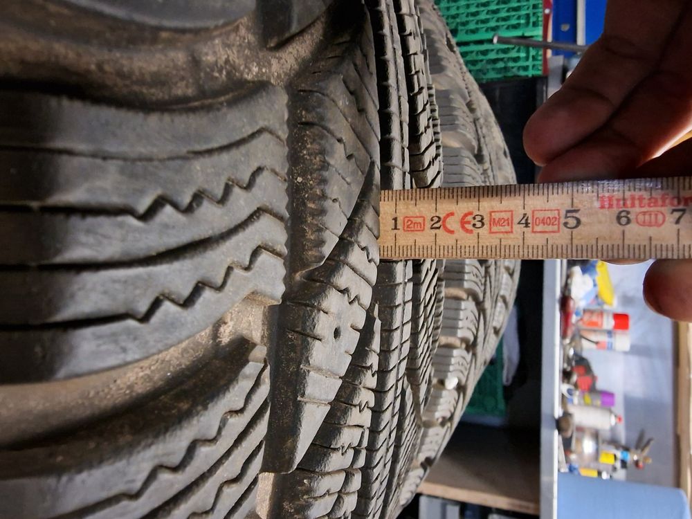 Allwetterreifen 235/65 R17 gebraucht 5-6mm | Kaufen auf Ricardo