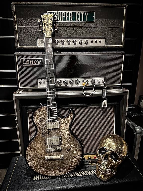 Strumenti musicali: James Trussart steel top – Usato da Montreux venduto da Alligator-AMPS 1
