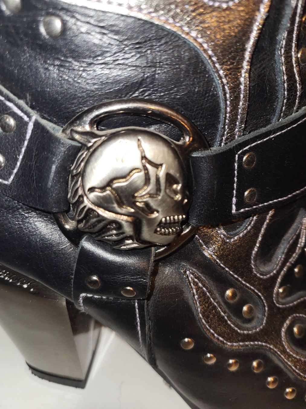 Scarpe da donna: Stiefel mit Totenkopf – Usato da Neuenhof venduto da DynaFatBob 1