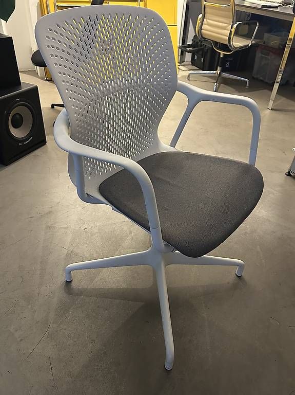 Stühle: Chaise Herman miller  – Neu und originalverpackt aus Choulex von superposition