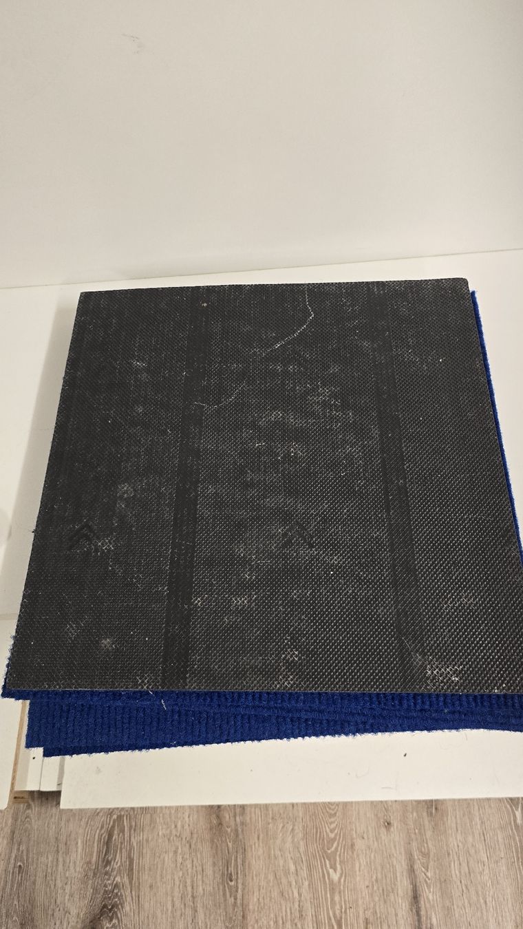 Tapis: Teppich blau 1.5m2 – D'occasion à Tuggen par Santasbag 1