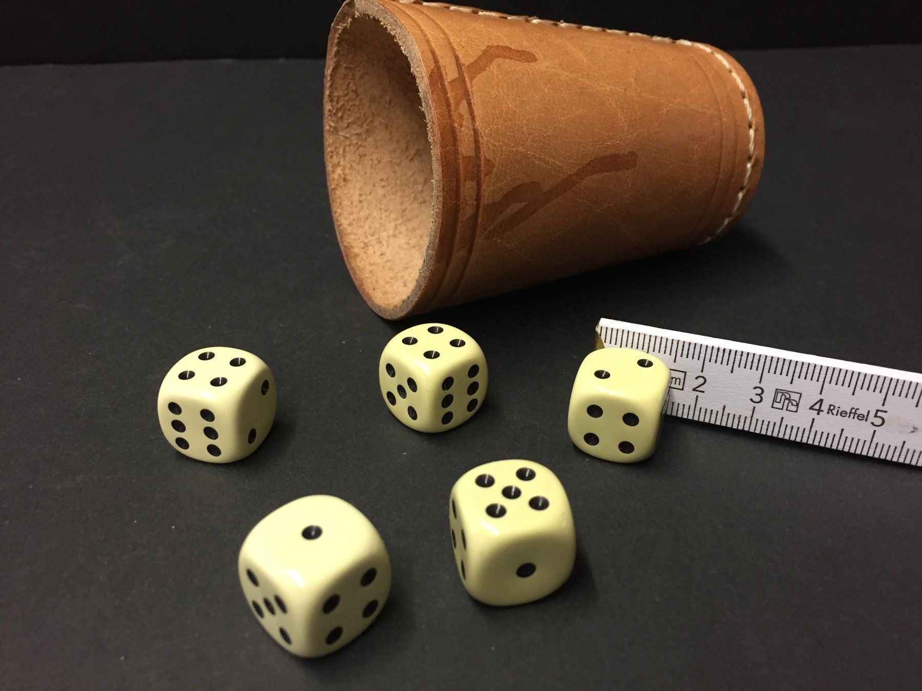 Giochi: Vintage 5 Bakelit Würfel – Usato da Schaffhausen venduto da vintageville 1