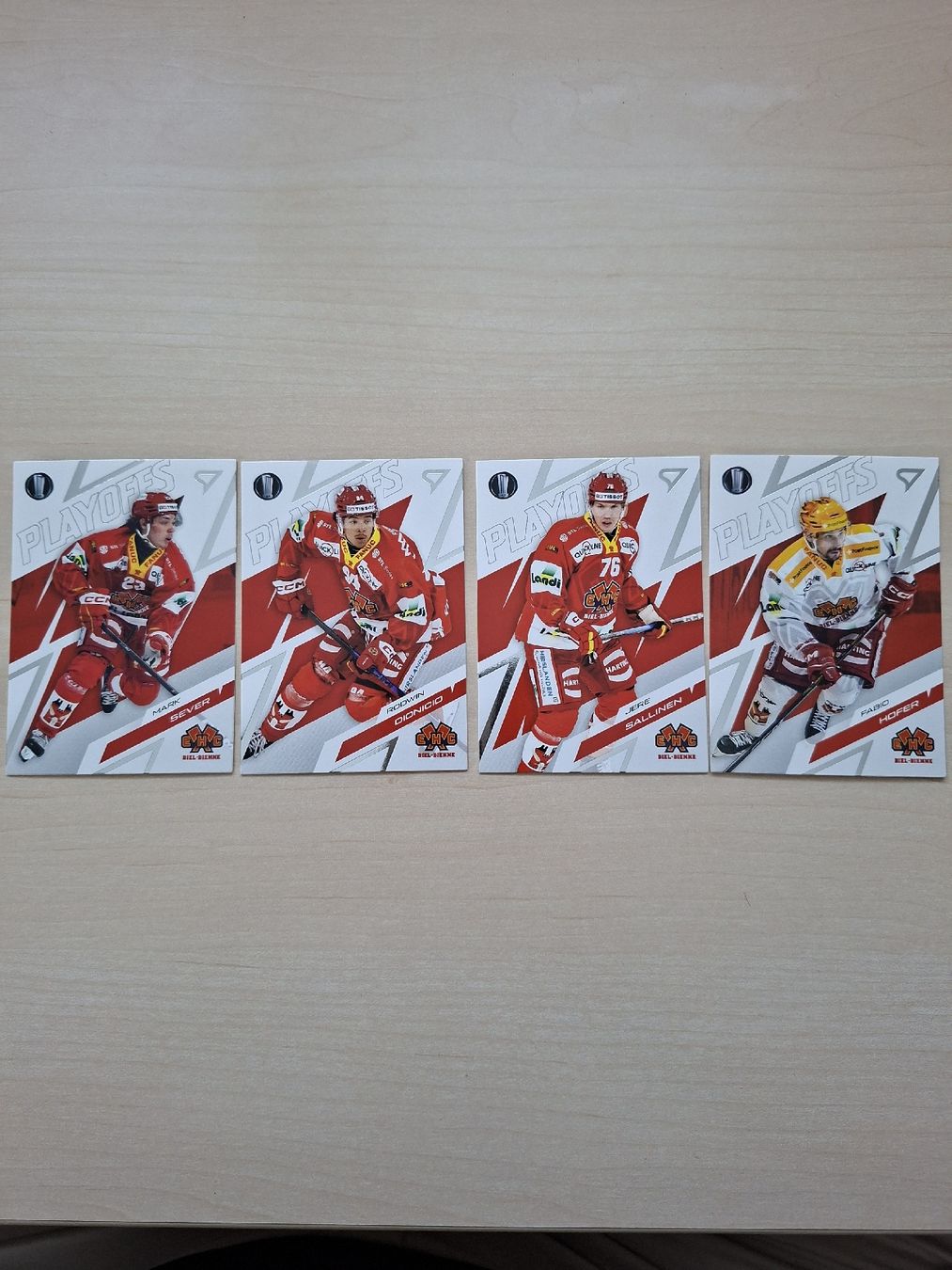 Sportzoo Cartes à collectionner: 4 cartes Base Playoff 2026 EHCB – Neuf (Voir description) à Lentigny par BaechlerJ