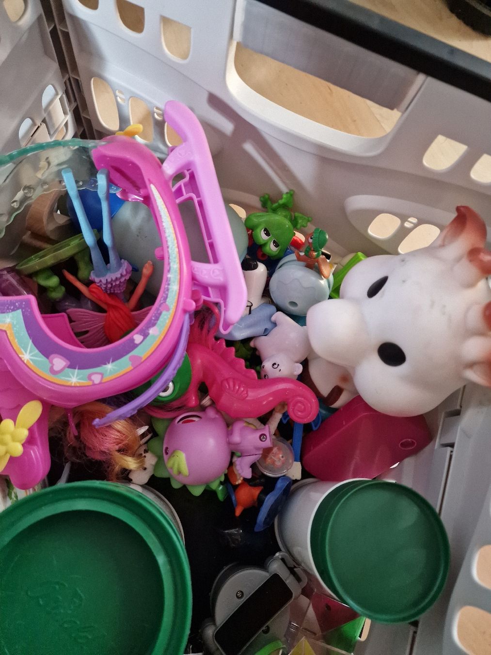 Spielzeuge: Kiste mit diversem Plastkspielzeug – Gebraucht aus Koppigen von Kellerfundsachen 1