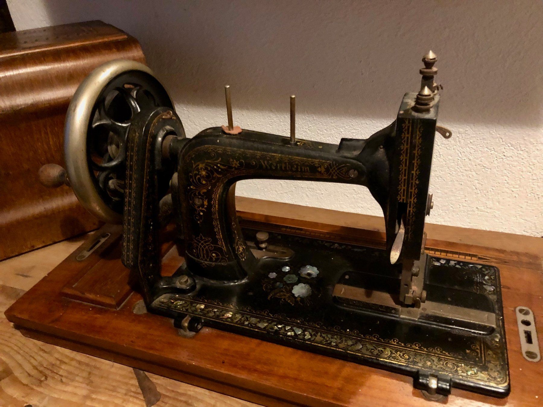 Macchine da cucire: Machine a coudre ancienne – Usato da Haute-Nendaz venduto da photoksar 2