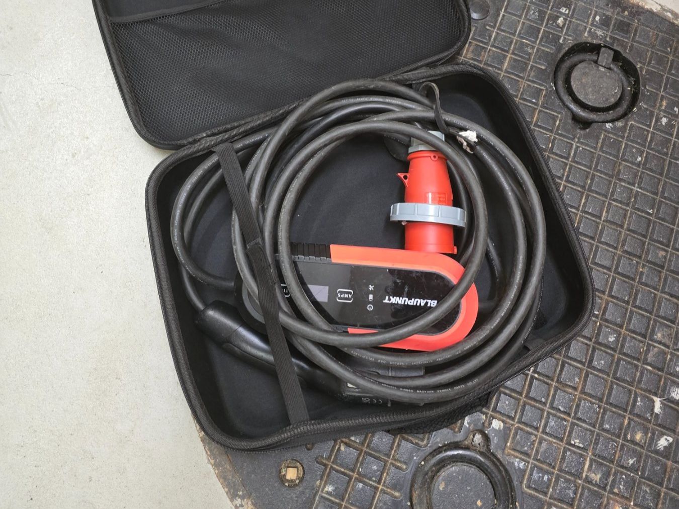 Batterie-Ladegeräte: Blaupunkt Portables E-Auto Ladekabel, 11kW – Gebraucht aus Winterthur von niicii77