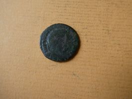uralte Bronzemünze  18 mm     2.05 g