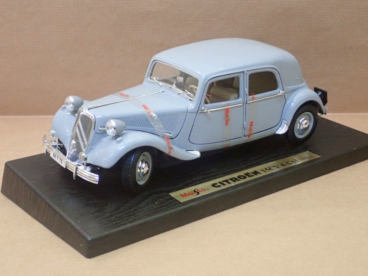 Citroën Traction 15 CV Six – Maisto 31821BK – Échelle 1/18 – Modèle Noir Année 1952
