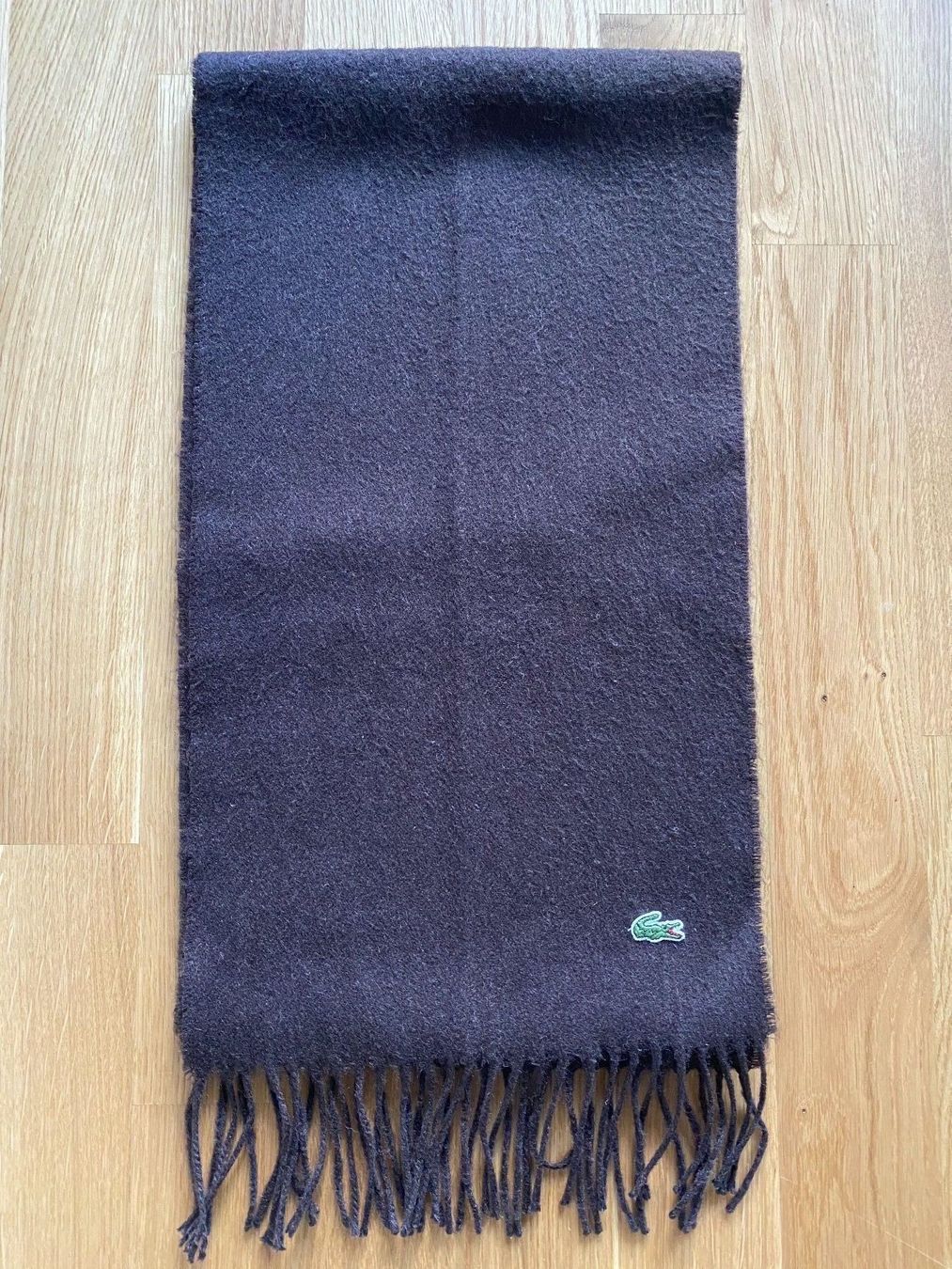 Lacoste Sciarpe: ORIGINAL LACOSTE SCHAL ÉCHARPE LP: 129.- – Nuovo (secondo la descrizione) da Zürich venduto da TRIKOTKAISER 2