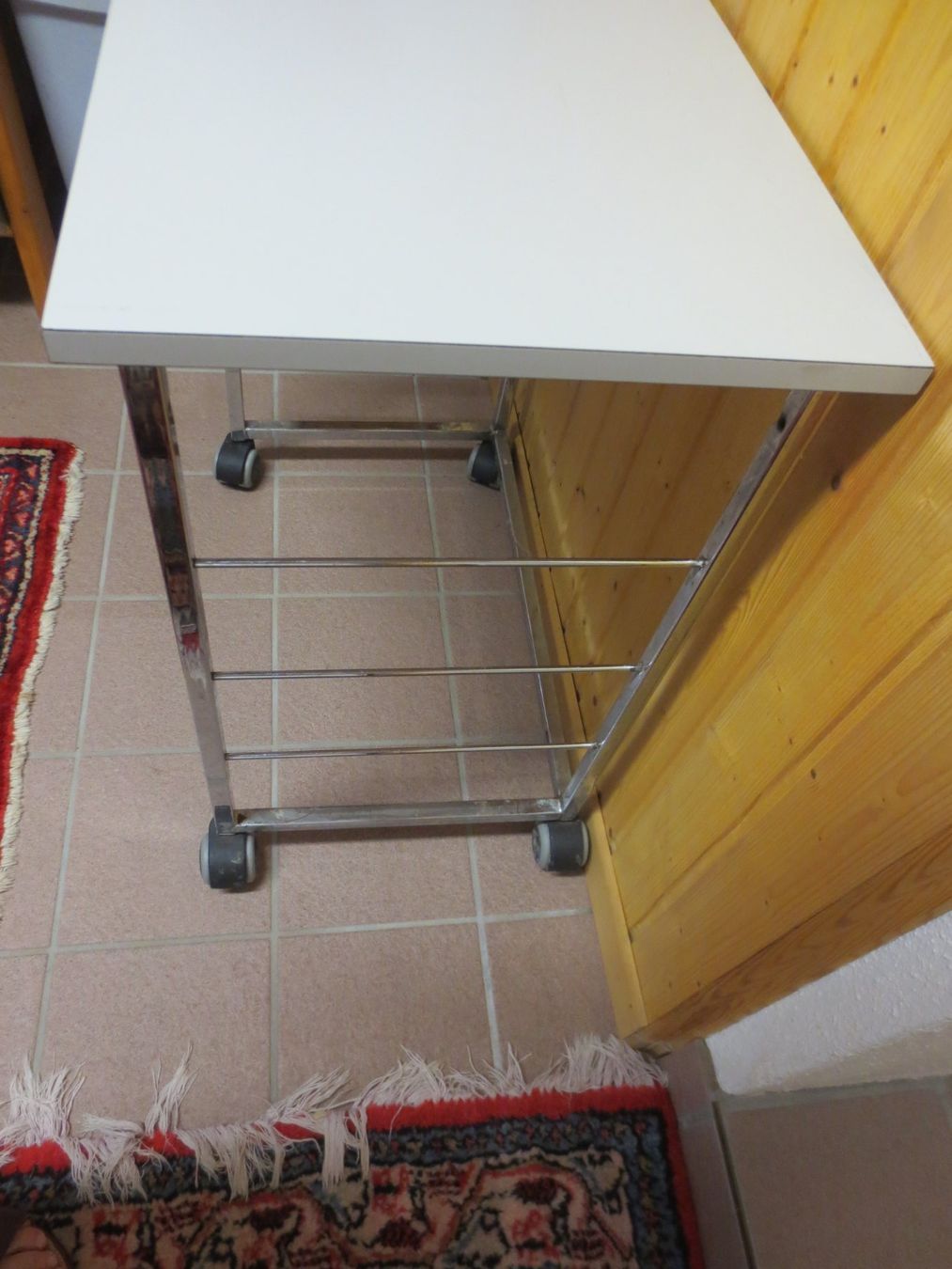 Tables: kleiner Tisch mit  Rollen – D'occasion à Horgen par hkek01 1