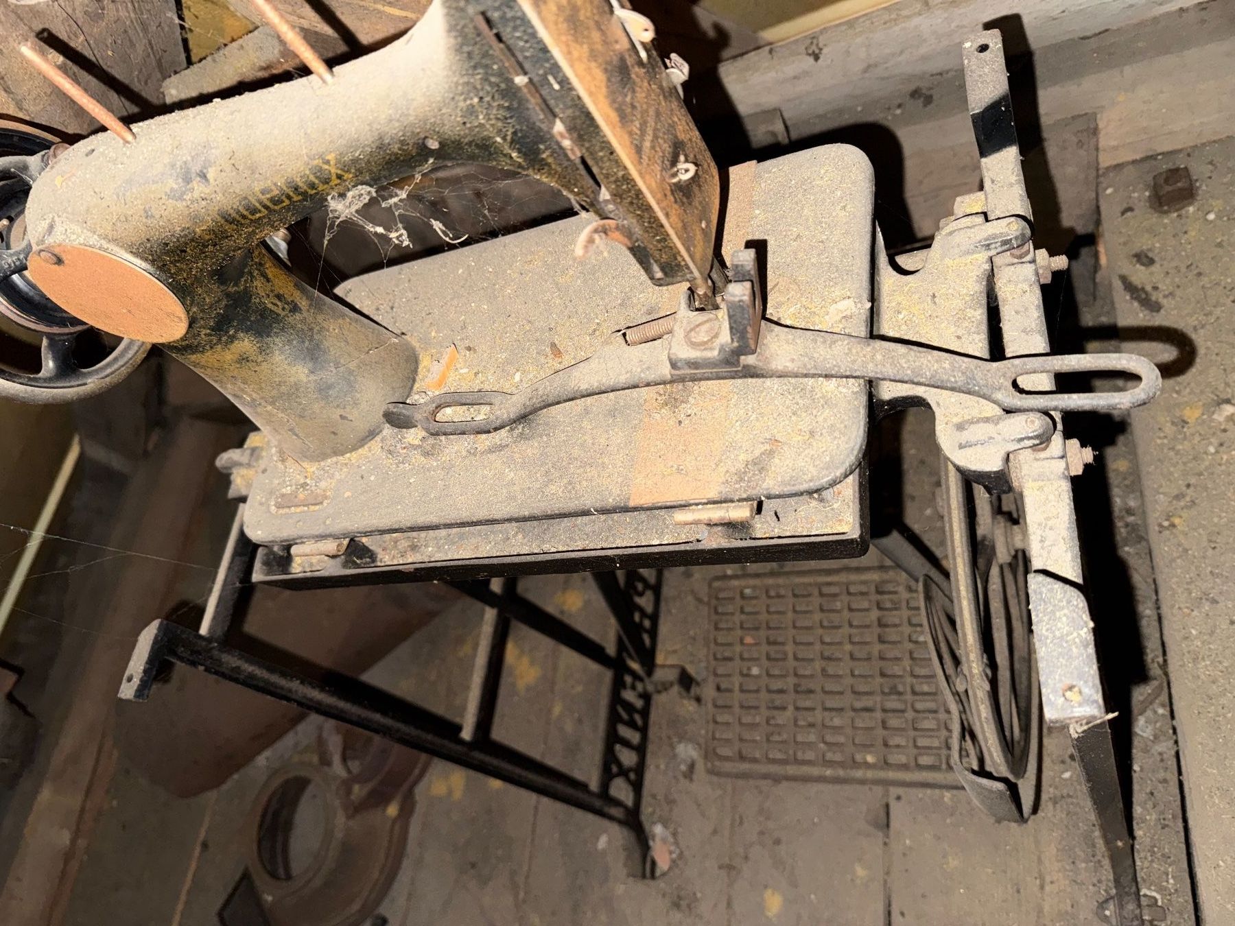 Nähmaschinen: Nähmaschine – Gebraucht aus Laupen BE von HRSTHS 2