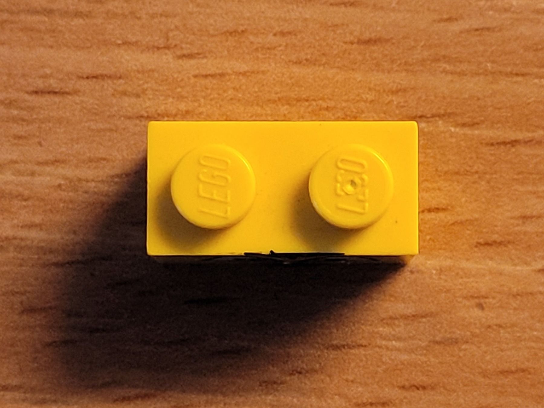 Lego Kit di costruzioni: Lego - 1x brique jaune à 2 tenons avec image "yeux" – Usato da Payerne venduto da tintin08 1