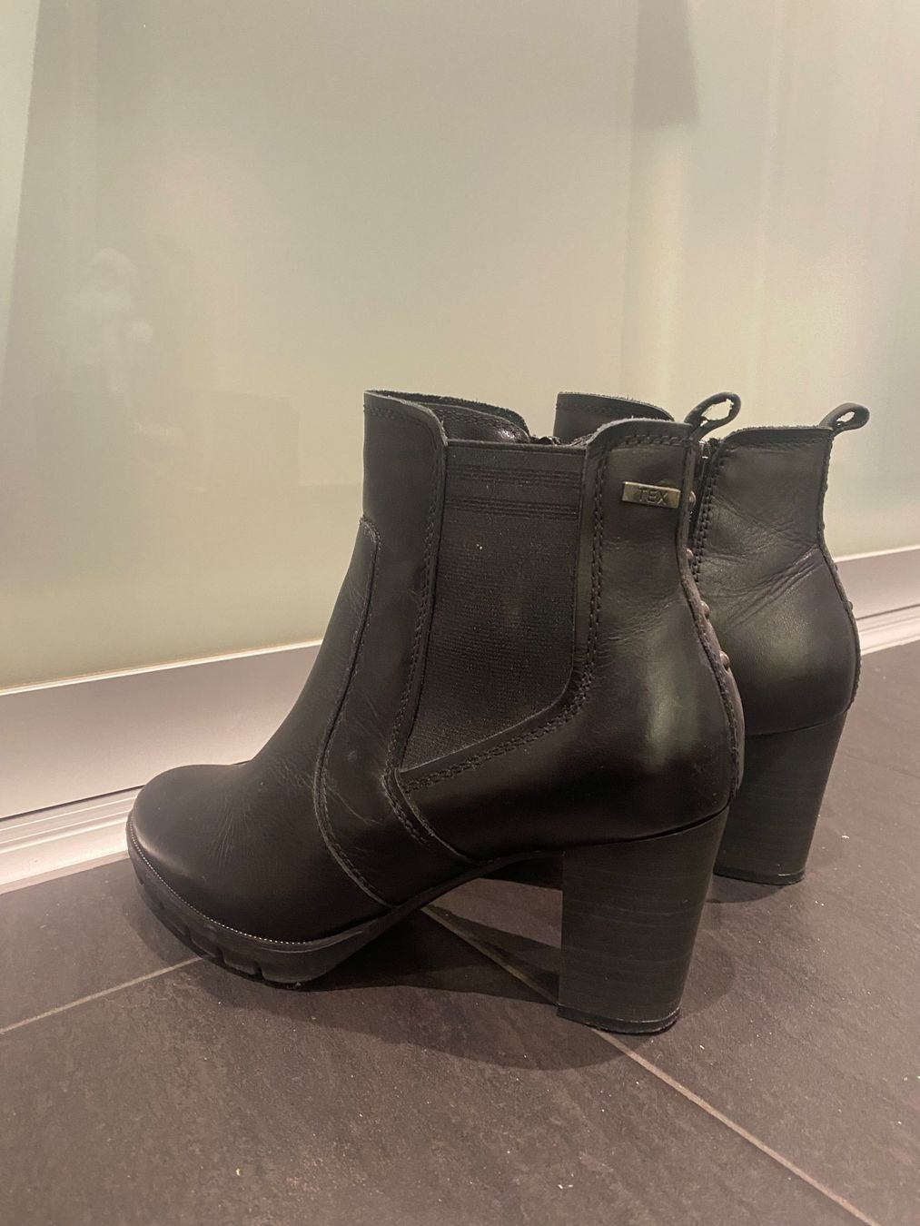 Scarpe da donna: Gr. 39 Damen Stiefeletten schwarz – Usato da Sutz venduto da Dalilea 2