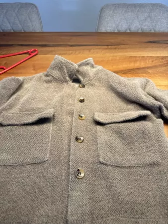 Strickjacke beige mit Knöpfen und Taschen guter Zustand