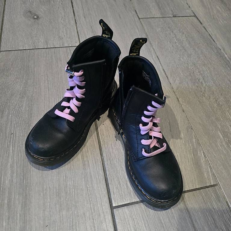 Scarpe da uomo: Dr. Martens Air Wair – Usato da Pollegio venduto da mbat