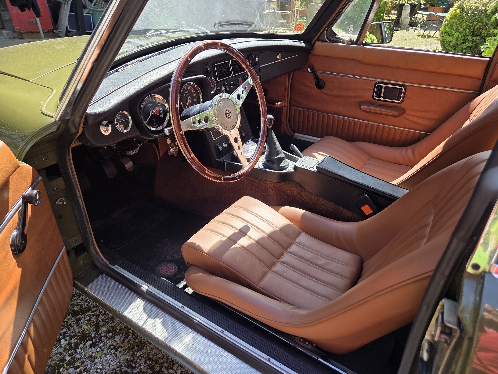 MG Automobili: MG B GT Oldtimer Erstlack Chrommodell – Nuovo (secondo la descrizione) da Uesslingen venduto da 1Atelier 4