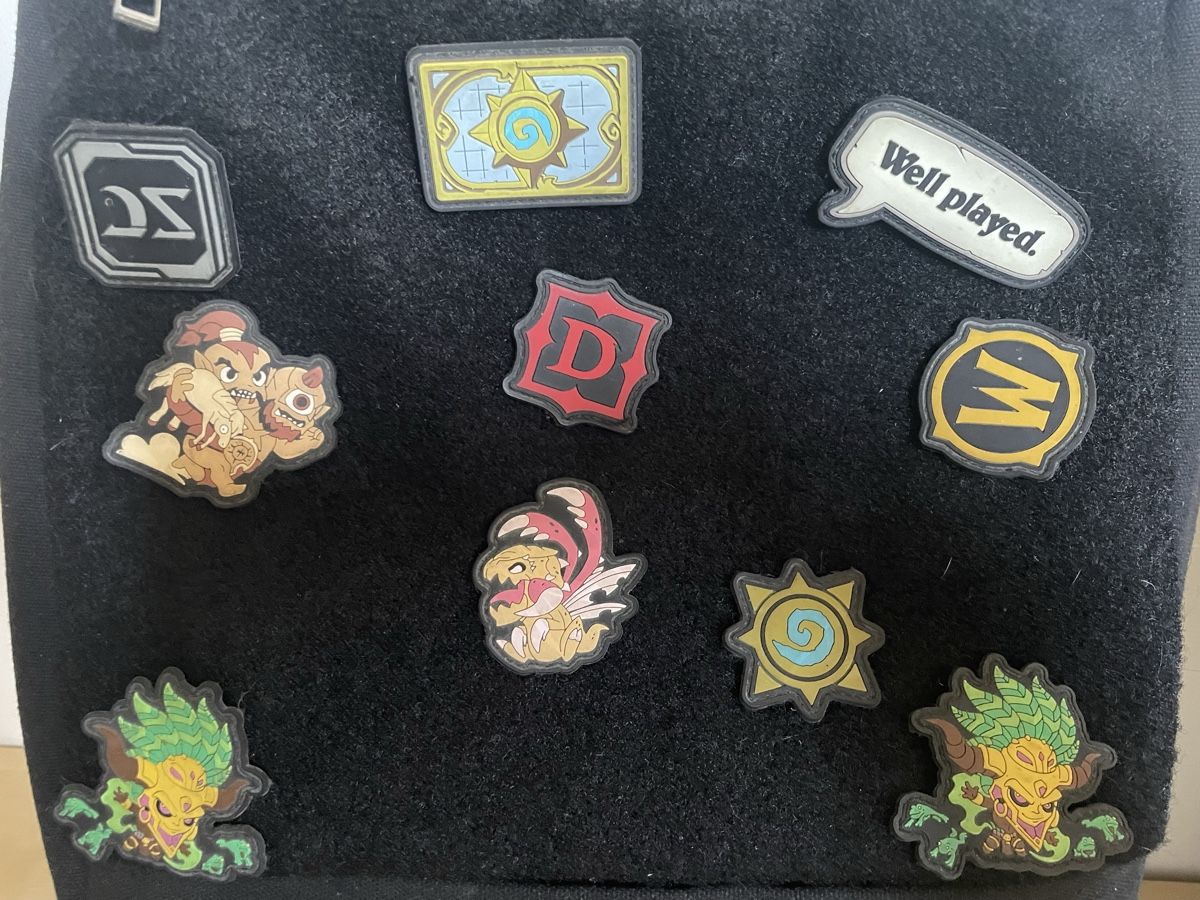 Zaini: Blizzard Blizzcon backpack with 10 badges and sampler book – Usato da Comano venduto da alice_x26x 4