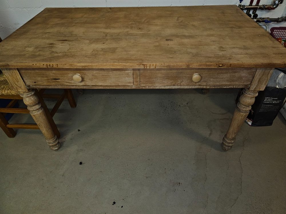 Alter holztisch mit zwei Schubladen Kaufen auf Ricardo